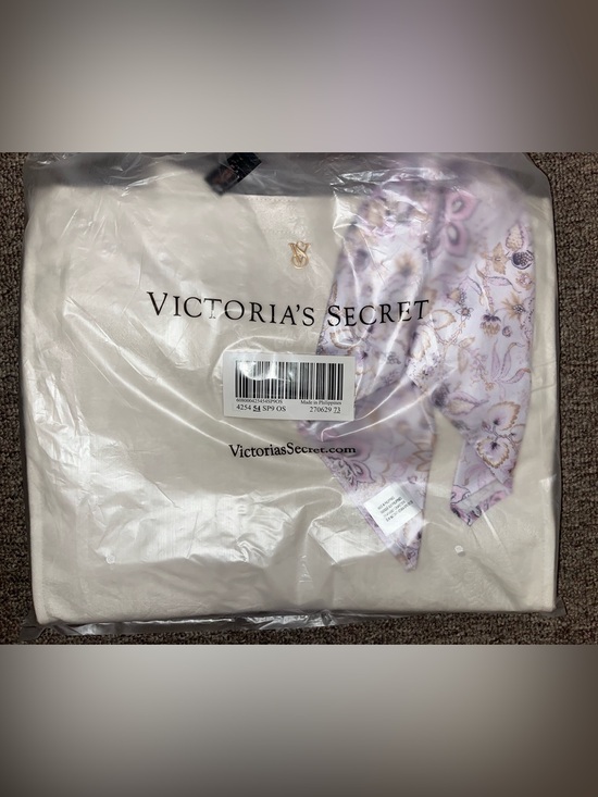 Victoria's Secret Handbags - Victoria's Secret Tote